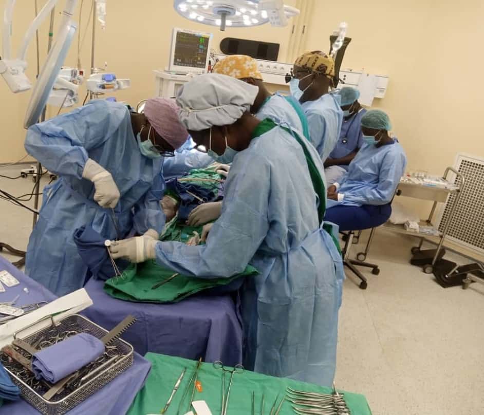 Read more about the article Local specialists perform five more heart surgeries including the first coronary bypass at the Yaoundé General Hospital with the support of HCF